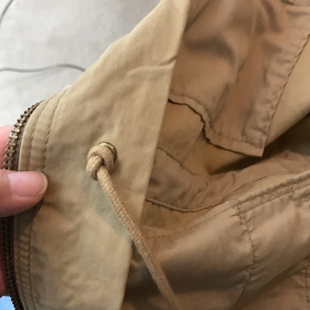 Madewell tan jacket
Size M - Picture 12 of 13